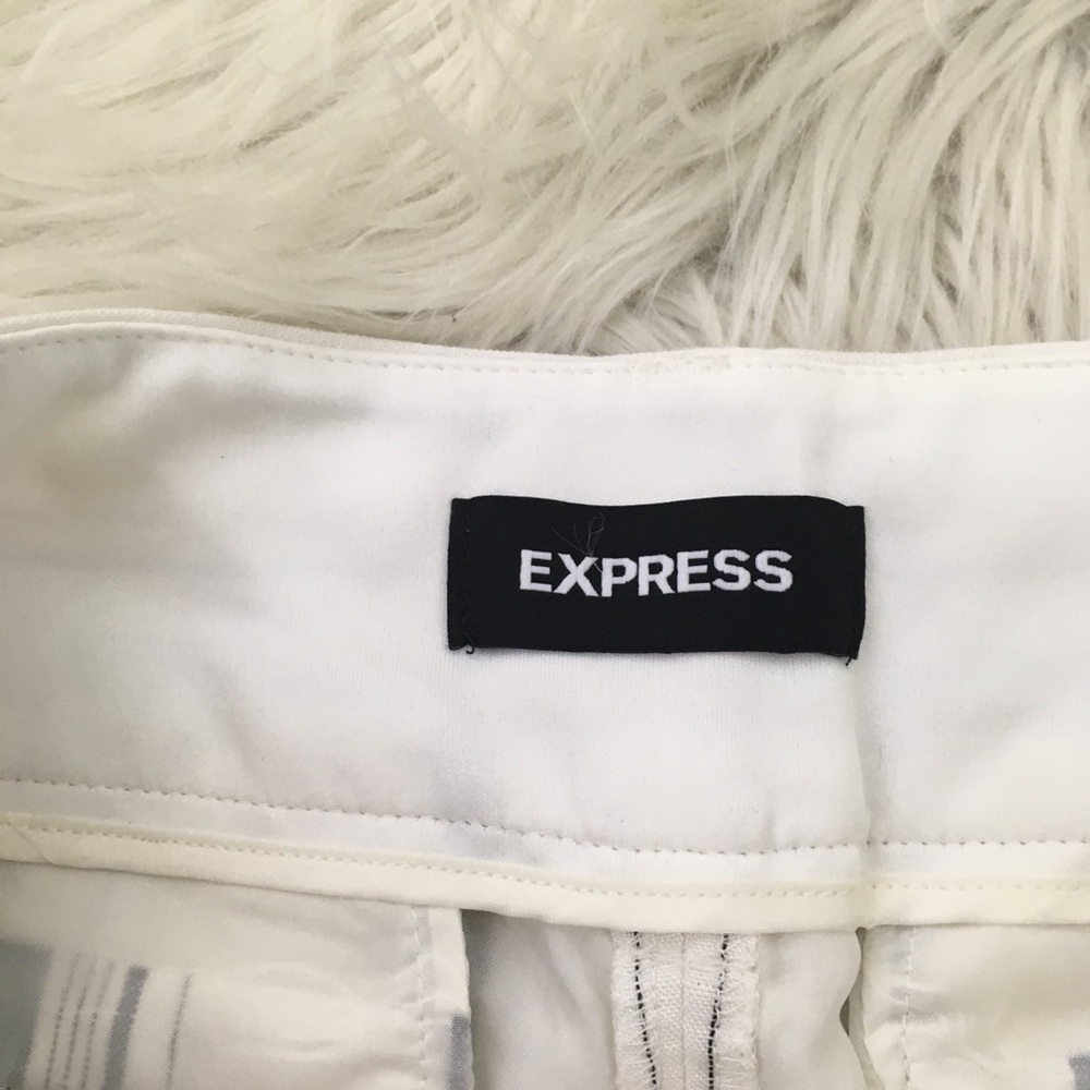 💙SOLD💙Express Linen Low Rise Striped Shorts - Picture 4 of 8